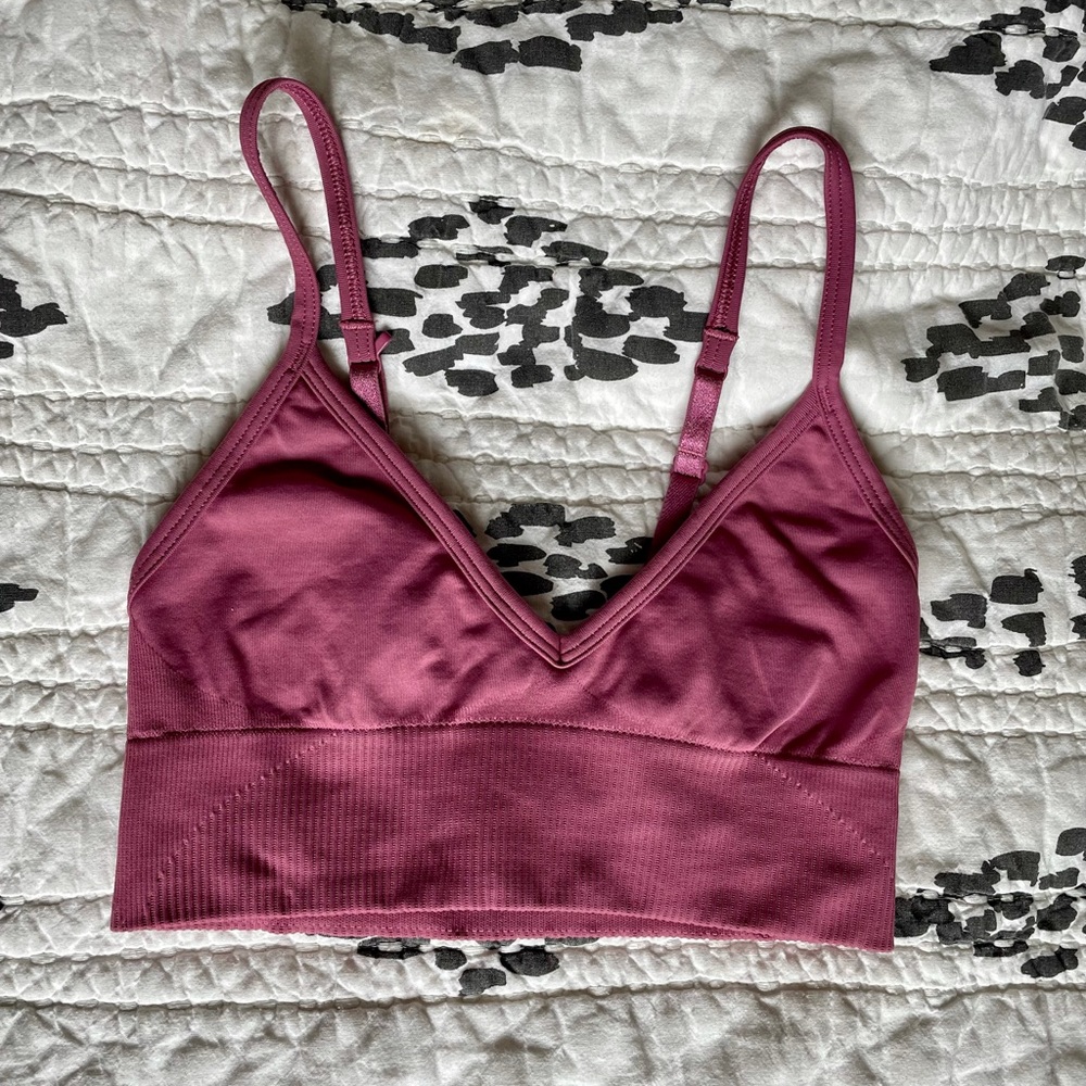Lululemon ebb to the streets